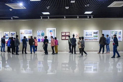 济宁市摄影家协会组织会员赴第十四届山东省摄影艺术展参观学习